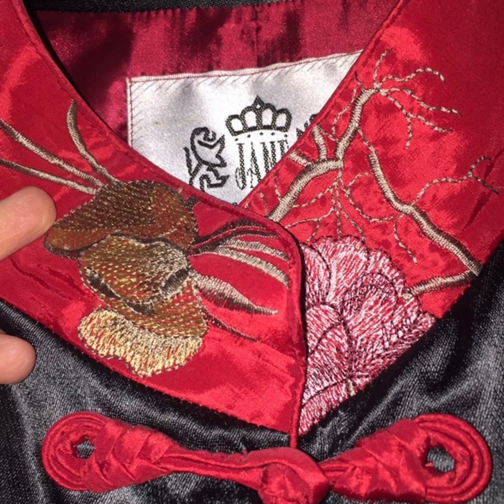 Gorgeous Jane Knot & Loop Button Top - image 3